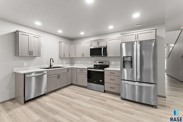 711 N Dakota Ave Avenue, Dell Rapids, SD 57022