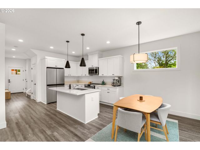 939 Se ROBERTS Ave, Gresham, OR 97080