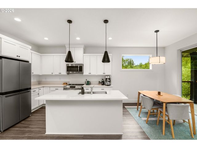 939 Se ROBERTS Ave, Gresham, OR 97080