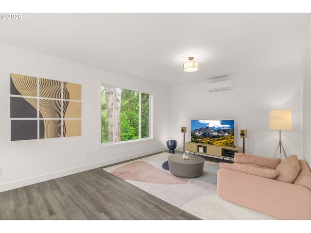 939 Se ROBERTS Ave, Gresham, OR 97080