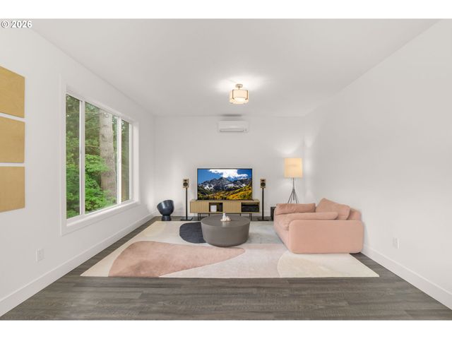 939 Se ROBERTS Ave, Gresham, OR 97080