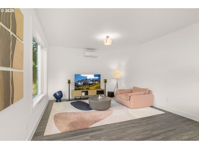939 Se ROBERTS Ave, Gresham, OR 97080