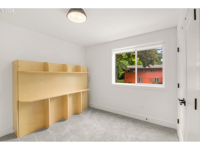 939 Se ROBERTS Ave, Gresham, OR 97080
