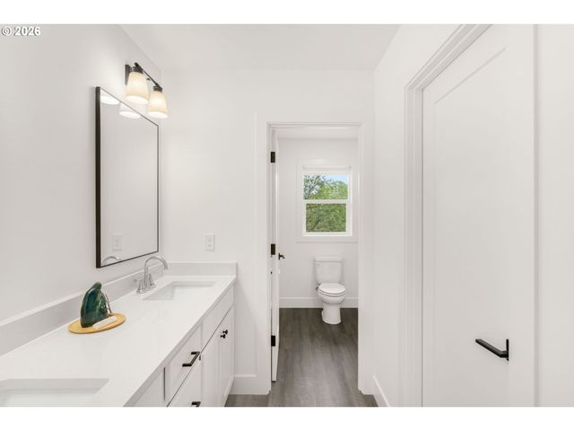 939 Se ROBERTS Ave, Gresham, OR 97080