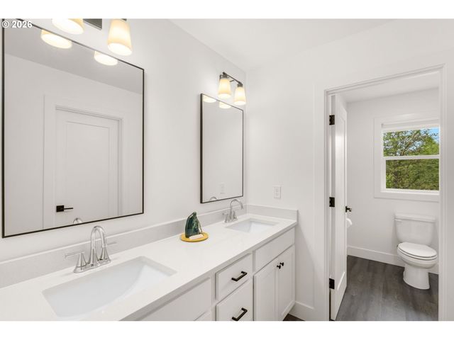 939 Se ROBERTS Ave, Gresham, OR 97080