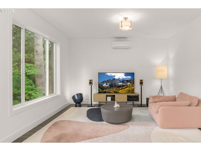 939 Se ROBERTS Ave, Gresham, OR 97080