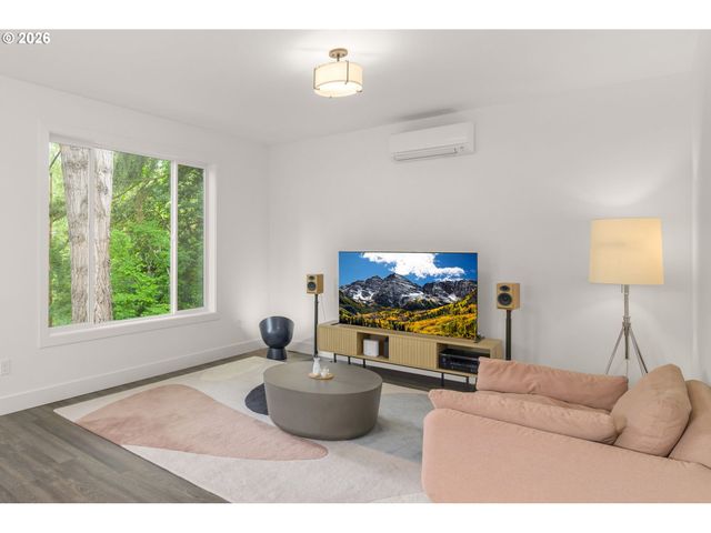 939 Se ROBERTS Ave, Gresham, OR 97080