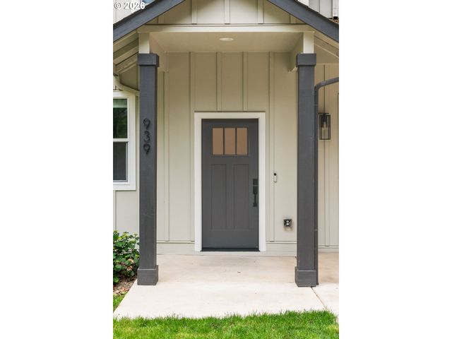 939 Se ROBERTS Ave, Gresham, OR 97080