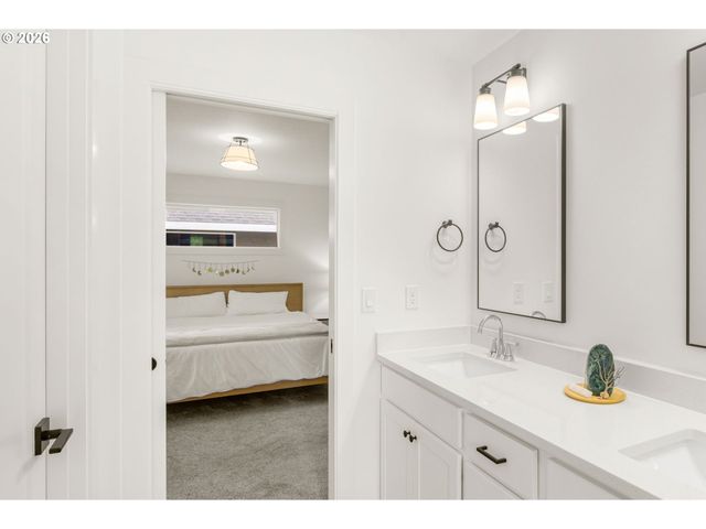 939 Se ROBERTS Ave, Gresham, OR 97080