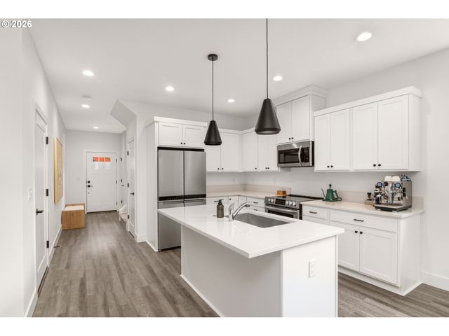 939 Se ROBERTS Ave, Gresham, OR 97080