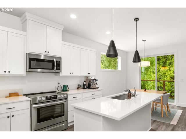 939 Se ROBERTS Ave, Gresham, OR 97080