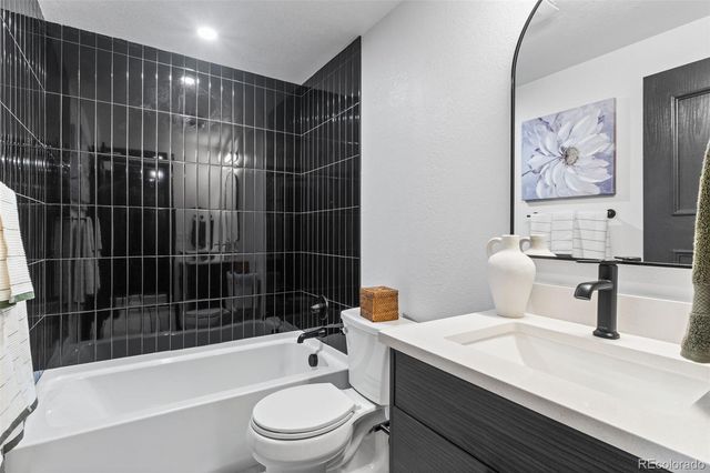 1900 E Girard Place 505, Englewood, CO 80113