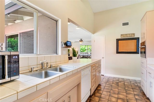 130 Sunridge Way, Redlands, CA 92373