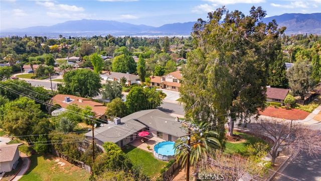 130 Sunridge Way, Redlands, CA 92373