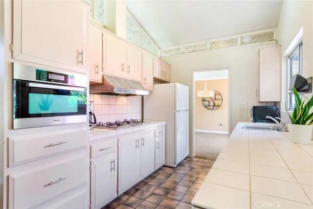 130 Sunridge Way, Redlands, CA 92373