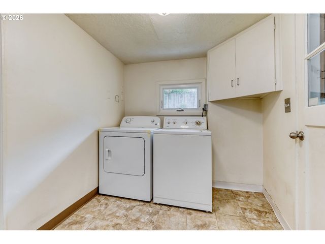 9314 Sw TERWILLIGER Blvd, Portland, OR 97219