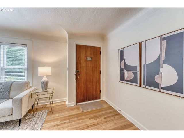9314 Sw TERWILLIGER Blvd, Portland, OR 97219