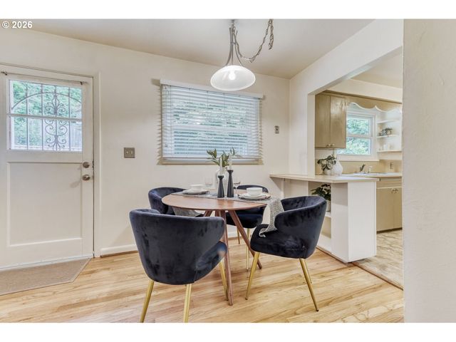 9314 Sw TERWILLIGER Blvd, Portland, OR 97219