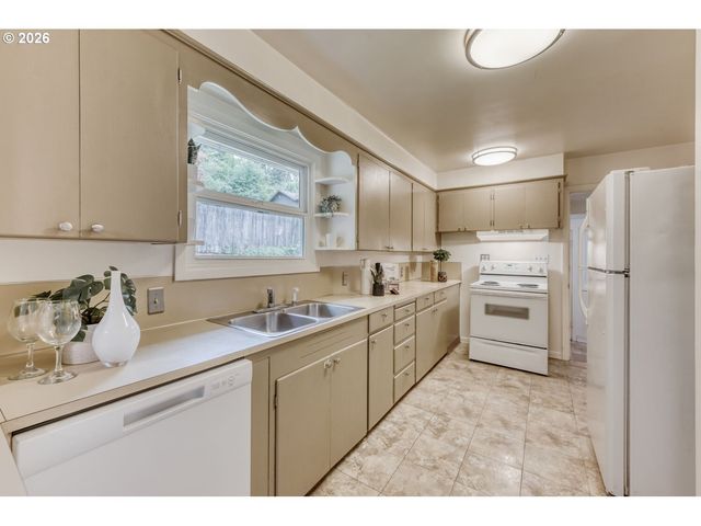 9314 Sw TERWILLIGER Blvd, Portland, OR 97219