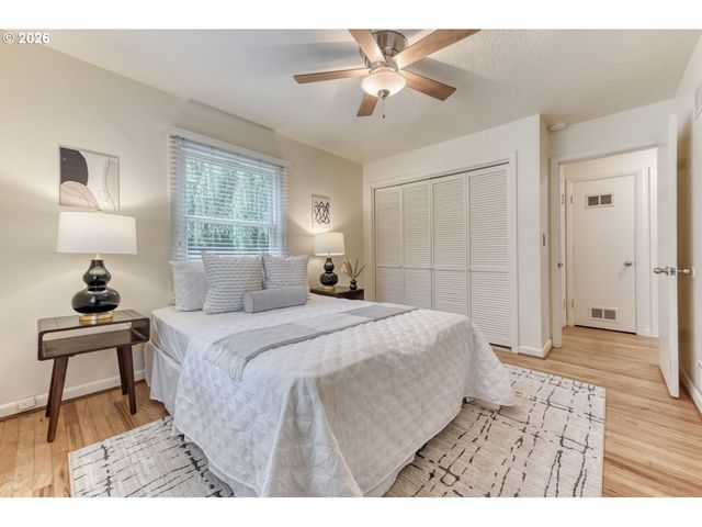 9314 Sw TERWILLIGER Blvd, Portland, OR 97219