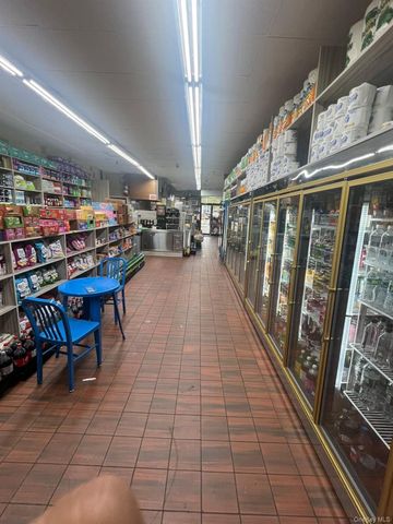 8445 164th Street, Jamaica Hills, NY 11432