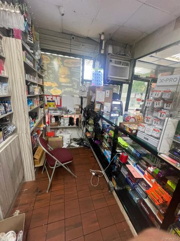 8445 164th Street, Jamaica Hills, NY 11432