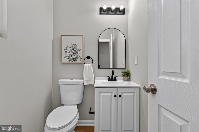 810 N CAREY ST, Baltimore, MD 21217