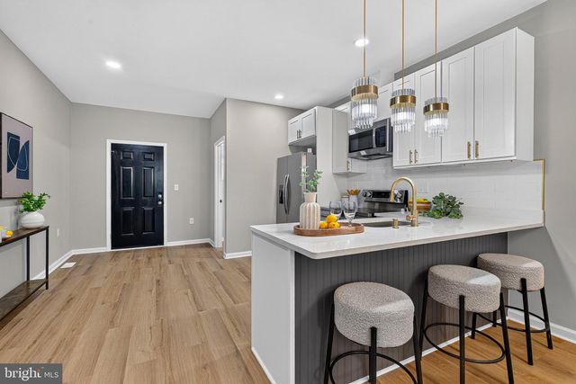 810 N CAREY ST, Baltimore, MD 21217