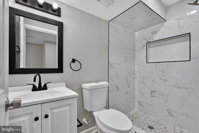 810 N CAREY ST, Baltimore, MD 21217