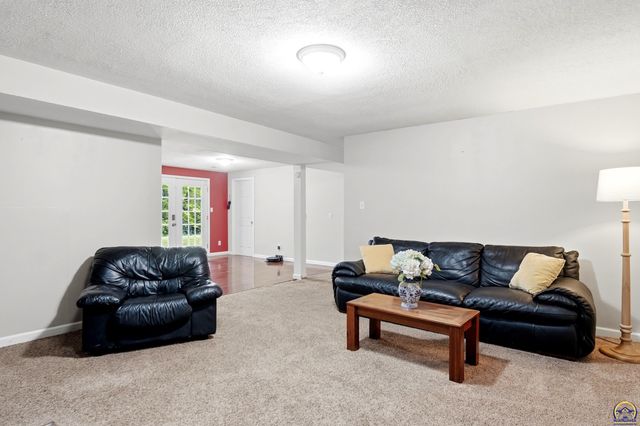 757 N Hanover ST, Auburn, KS 66402