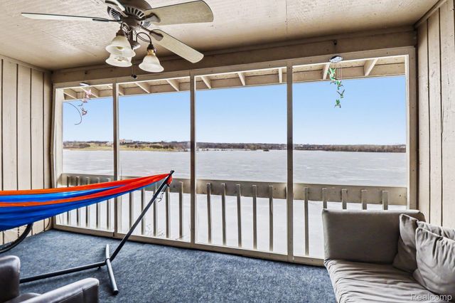 855 Cliffs Drive 303C, Ypsilanti Charter Township, MI 48198