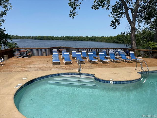 855 Cliffs Drive 303C, Ypsilanti Charter Township, MI 48198