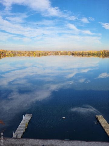 855 Cliffs Drive 303C, Ypsilanti Charter Township, MI 48198