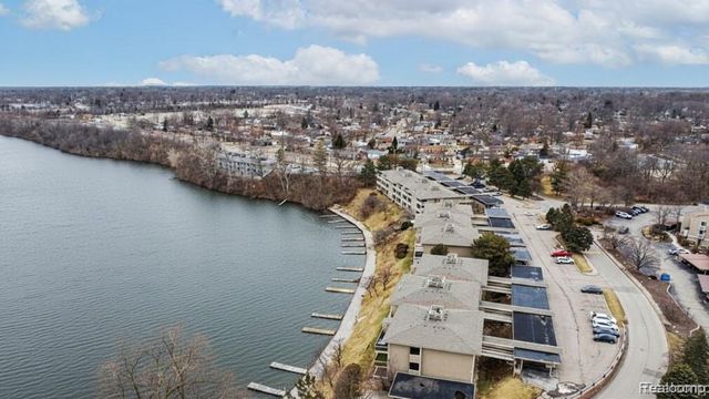 855 Cliffs Drive 303C, Ypsilanti Charter Township, MI 48198
