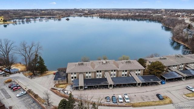 855 Cliffs Drive 303C, Ypsilanti Charter Township, MI 48198
