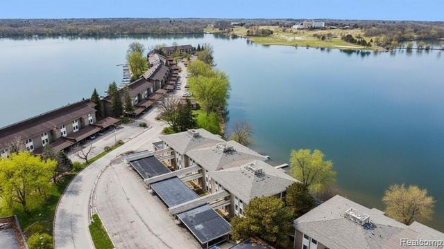 855 Cliffs Drive 303C, Ypsilanti Charter Township, MI 48198