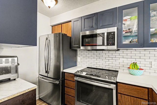 855 Cliffs Drive 303C, Ypsilanti Charter Township, MI 48198