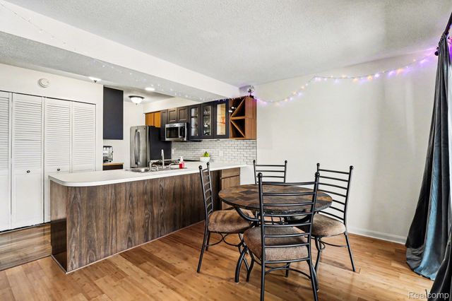 855 Cliffs Drive 303C, Ypsilanti Charter Township, MI 48198