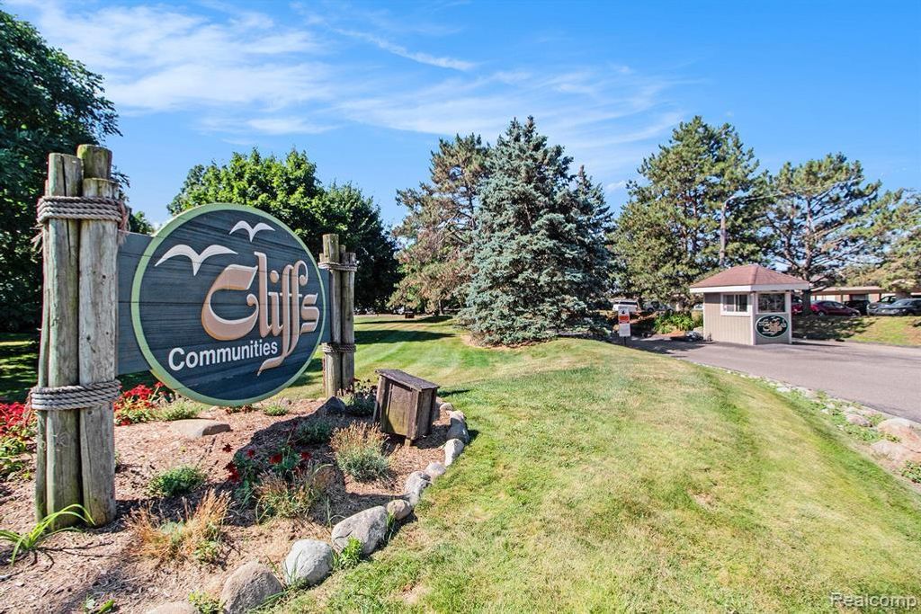 855 Cliffs Drive 303C, Ypsilanti Charter Township, MI 48198