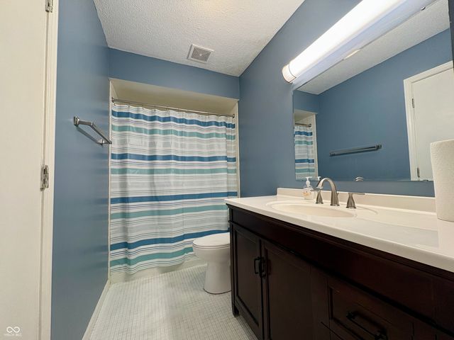 586 Hunters Drive B, Carmel, IN 46032