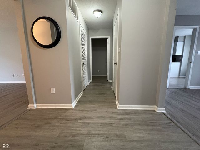 586 Hunters Drive B, Carmel, IN 46032