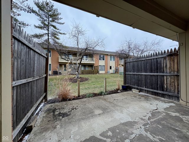 586 Hunters Drive B, Carmel, IN 46032