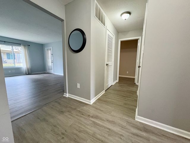 586 Hunters Drive B, Carmel, IN 46032