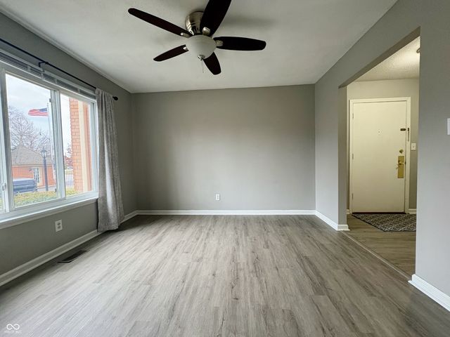 586 Hunters Drive B, Carmel, IN 46032