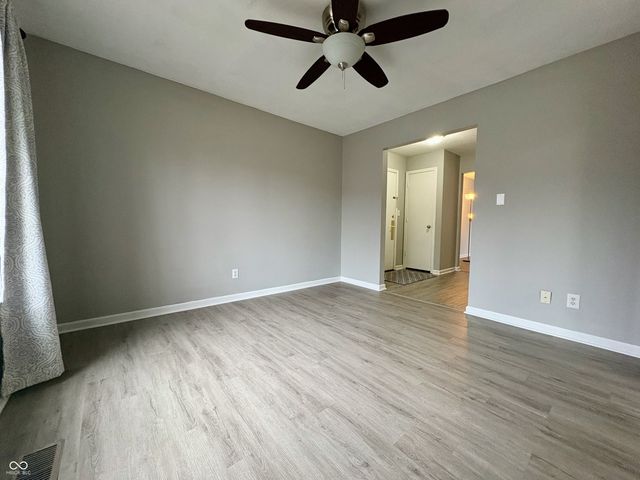 586 Hunters Drive B, Carmel, IN 46032