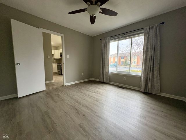 586 Hunters Drive B, Carmel, IN 46032