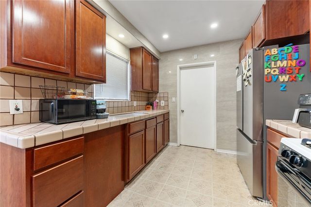 540 W 118th Street, Los Angeles, CA 90044