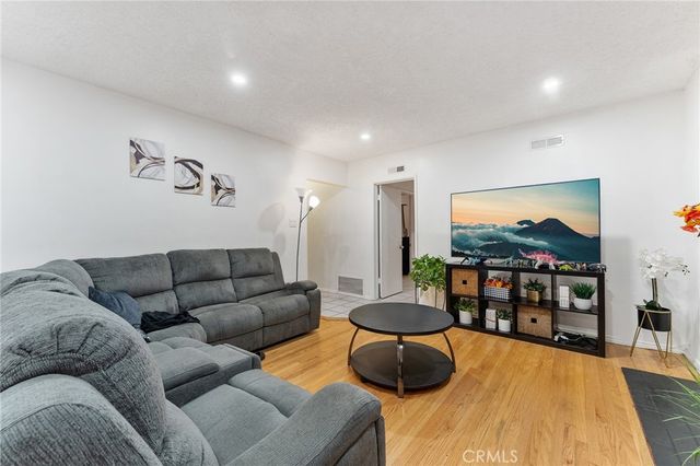 540 W 118th Street, Los Angeles, CA 90044