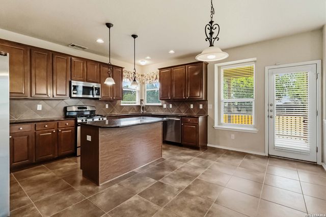 6238 Ozona, San Antonio, TX 78253