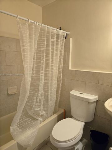 2001 S Ocean Dr 41, Hallandale Beach, FL 33009